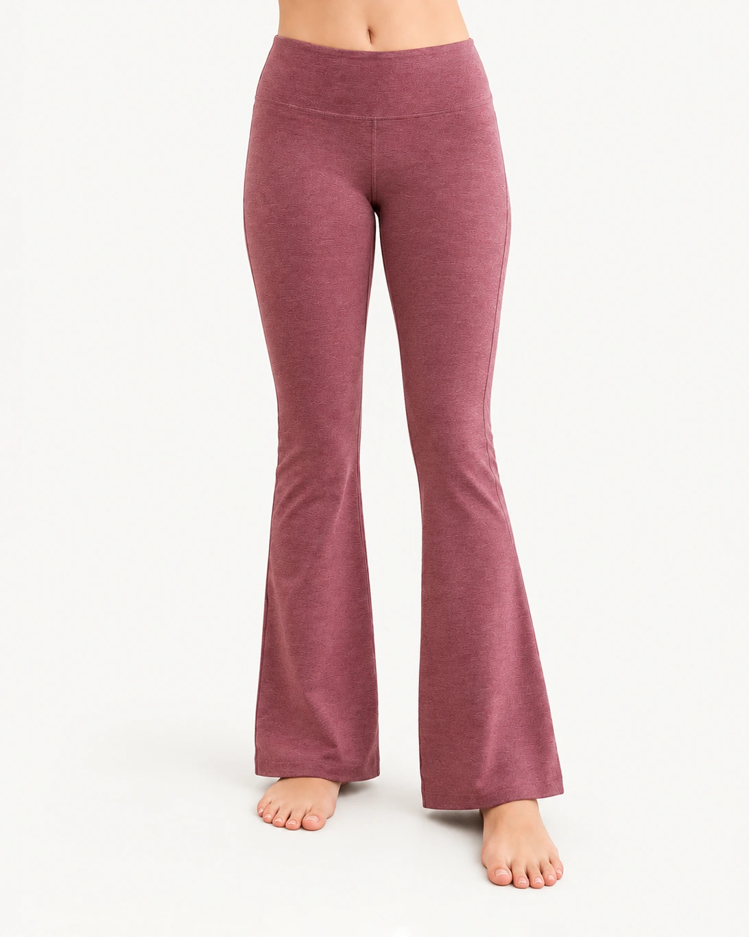 Slim and tapered knit pants silhouette for cut-and-sew garment development