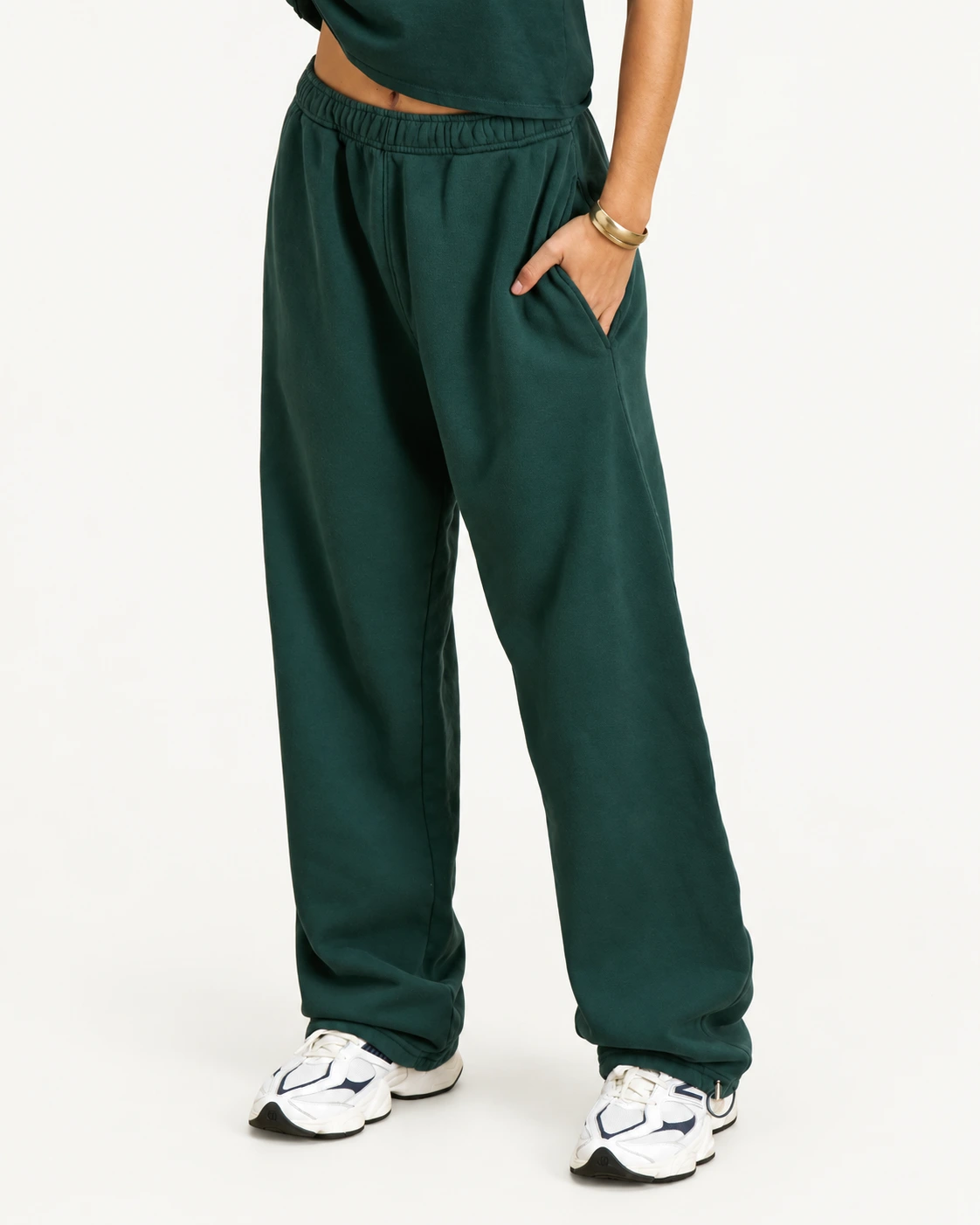 Straight-leg knit pants silhouette for cut-and-sew garment development