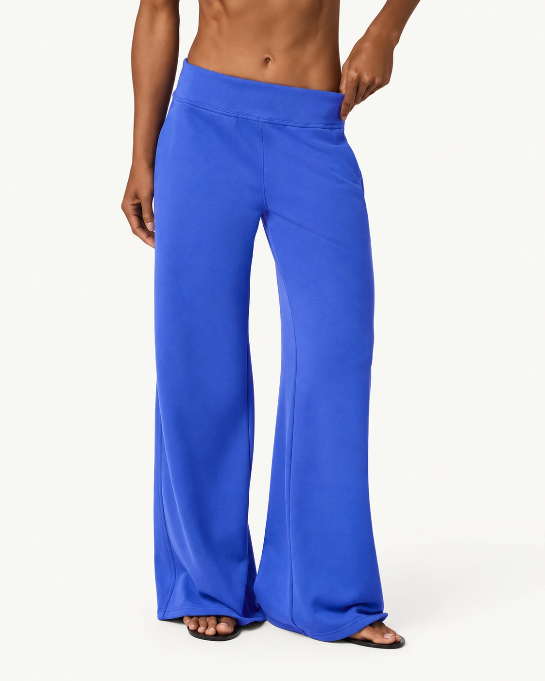 Wide and relaxed knit pants silhouette for cut-and-sew garment development