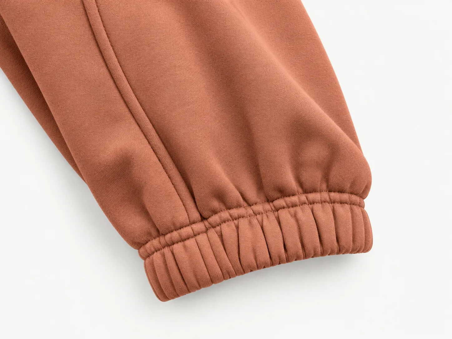 Cuff hem and leg opening proportion review on knit pants and joggers