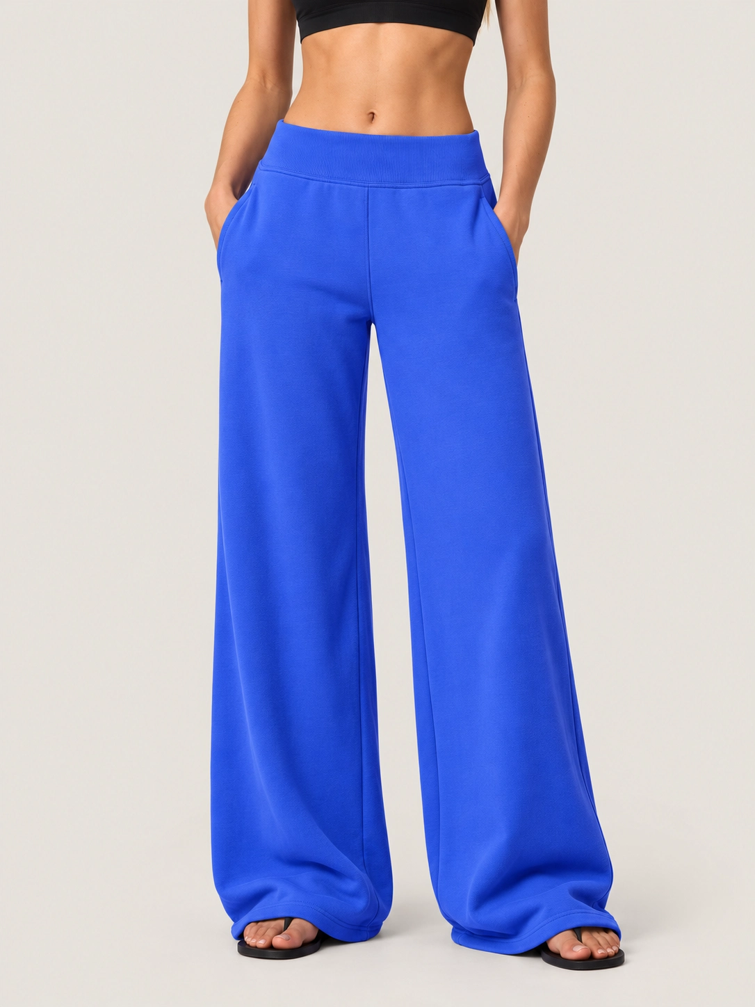 Knit pants and joggers showing fit, waistband structure, leg shape and fabric recovery